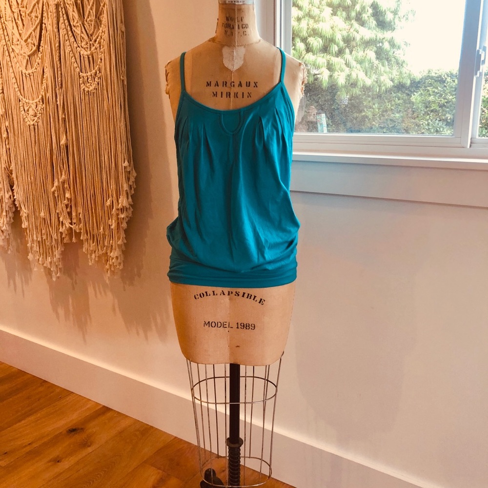 Lululemon flow tank
